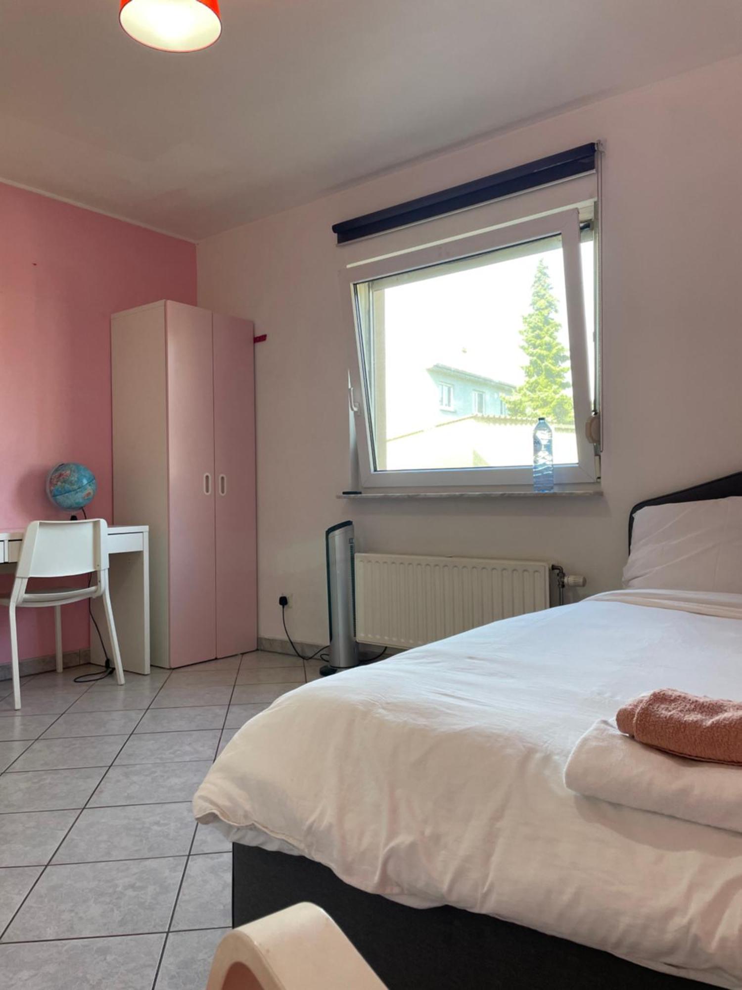 Large Room In Schuttrange Free Parking 10Mins To Airport Excellent Customer Services Экстерьер фото